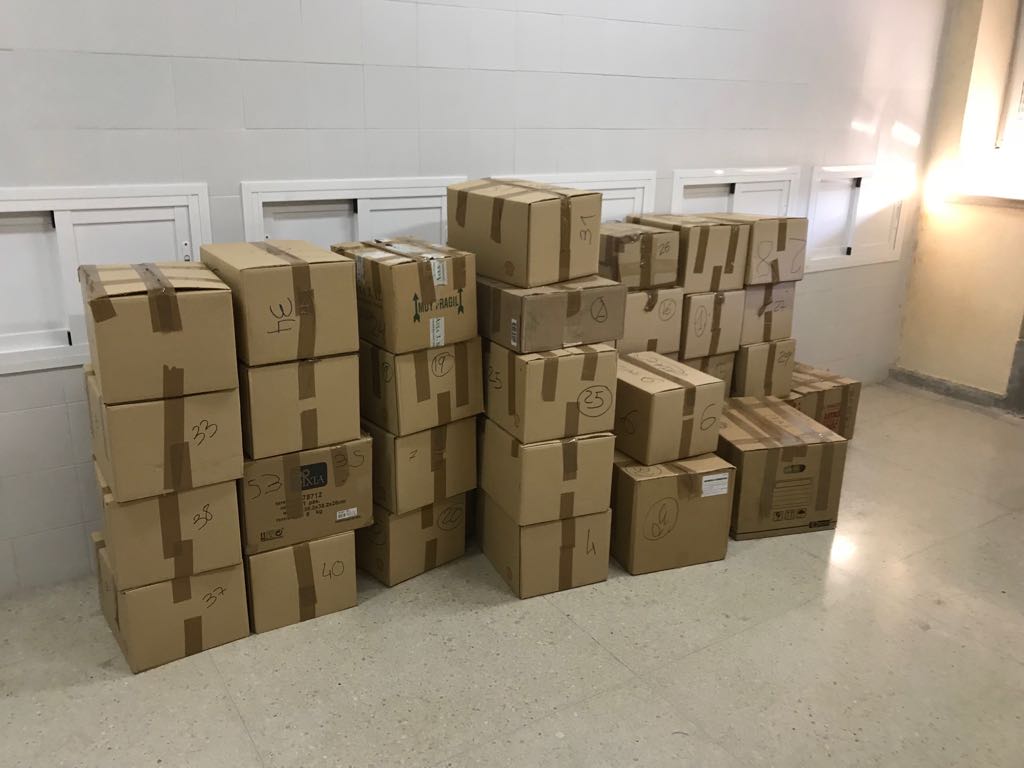 ayudajusta's tweet photo. Mañana a las 15.00 tenemos el segundo día de nuestra actividad anual de Recogida Solidaria de libros en @etsiaab. Te esperamos, solos no podemos! https://t.co/pBrRz9IslB