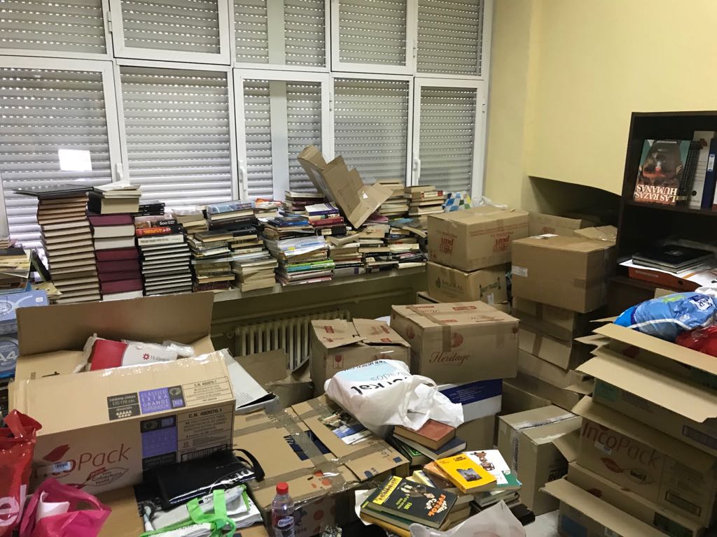 ayudajusta's tweet photo. Mañana a las 15.00 tenemos el segundo día de nuestra actividad anual de Recogida Solidaria de libros en @etsiaab. Te esperamos, solos no podemos! https://t.co/pBrRz9IslB