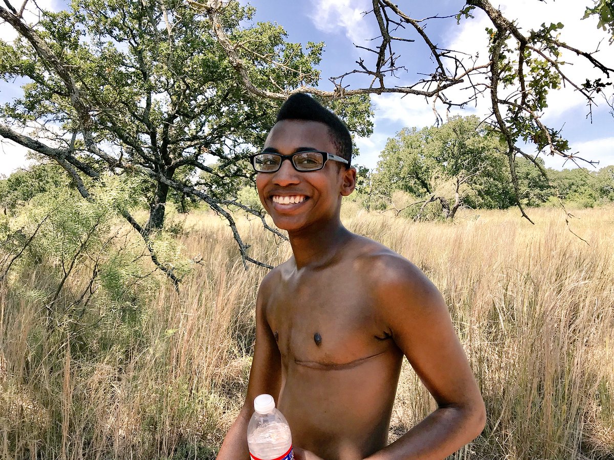 CuttleB0ne's tweet image. The first time someone spoke a slur to me I was 6. I spent a lot of my childhood wishing I was different, but I’ve since settled into who I am and who I’ve become. I’m a lot happier now and proud to be me :)
#BlackMenSmiling #BlackHistoryMonth #FurryBlackHistoryMonth