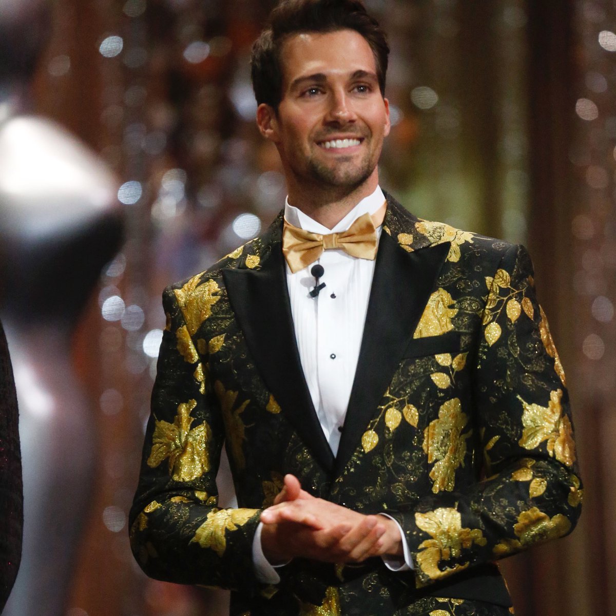 jamesmaslow's tweet photo. Hey Big Brother... I’m gonna keep this jacket. https://t.co/n6fhZfUbcF