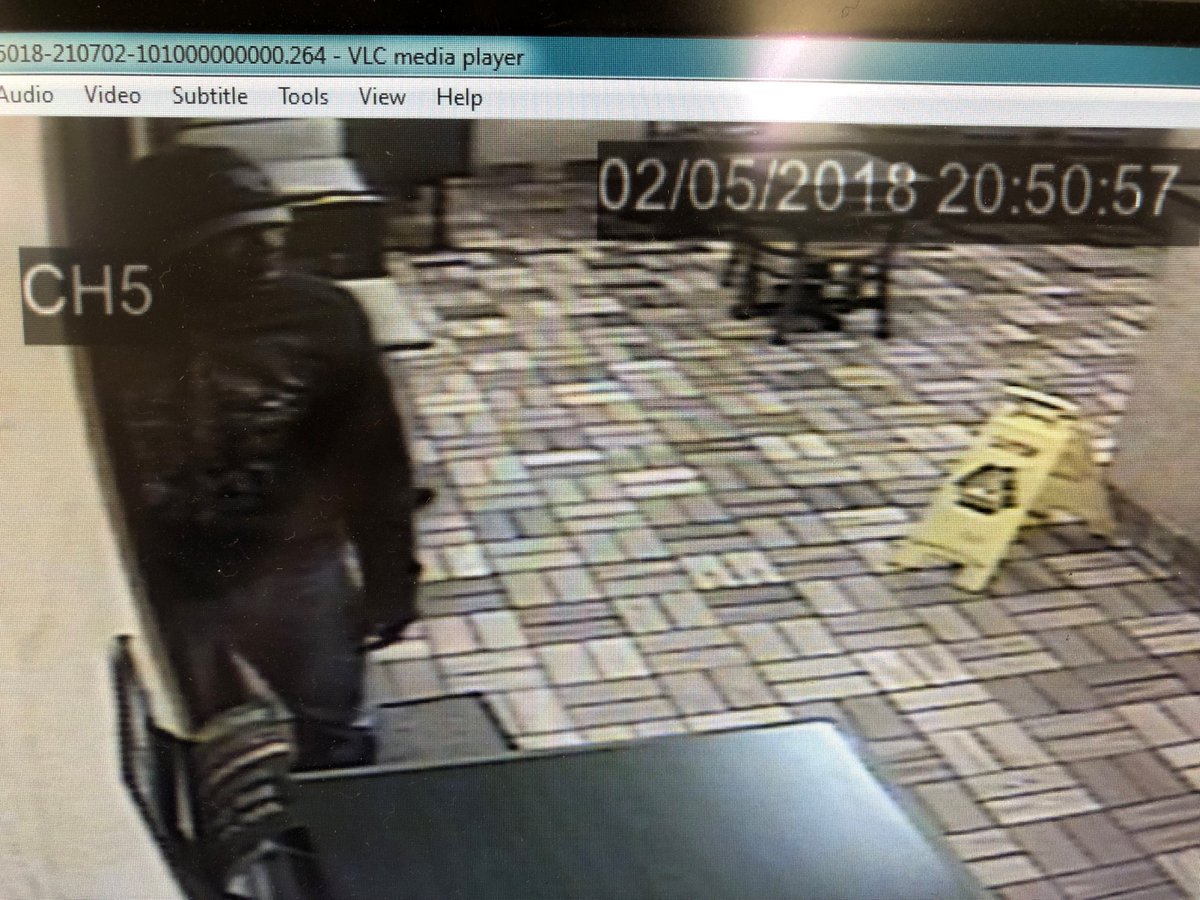 berlinctpolice's tweet photo. At 8:50PM on Monday night, a black male, between 20-25 years old, robbed the Subway at 1801 Berlin Turnpike. A weapon was implied but not shown. No vehicle was seen.  Contact Det. Fuini at 860-828-7080 with info. https://t.co/M88RS8nIag