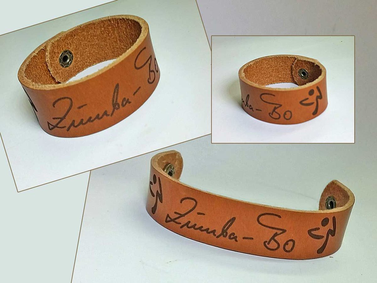 Magic_and_Arts's tweet photo. Ein sehr persönliches Geschenk: Wir haben die handschriftliche Botschaft auf Papier einfach eingescannt und auf das Lederband mit dem Laser übertragen. Infos auf Anfrage: https://t.co/B3iZ8dxiwy https://t.co/lENlDrq48s