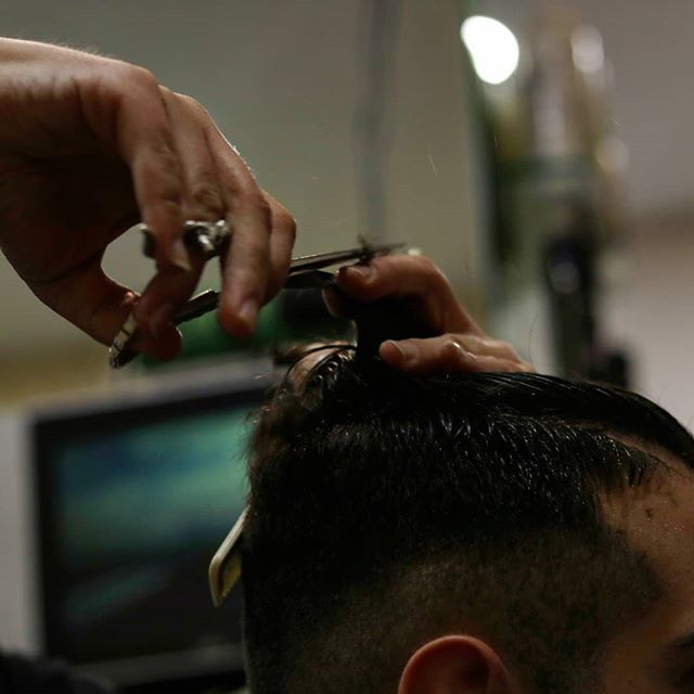 arturopeluquero's tweet photo. 💈💈#barberiamadrid #cortemasculino #barberlife #madrid #pomade#barbersinctv #spainbarber #nastybarbers #facecut #sharpface #barbershopconnect #showcasebarbers #cortemasculino#beards https://t.co/cLs2SVXtnc