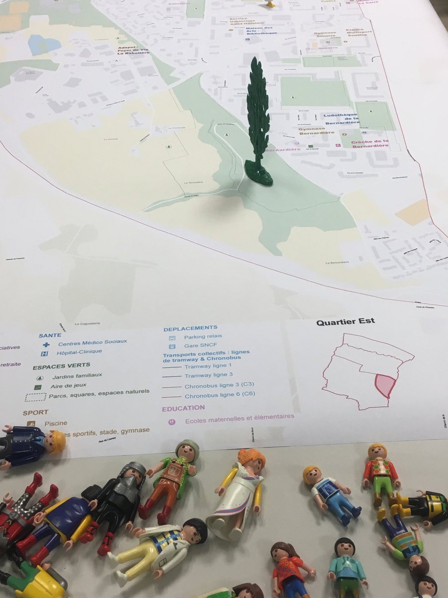 YamnaCHRIRAA's tweet photo. Non non, on ne joue pas aux playmobiles 😉. C’est parti pour l’étape 2 des projets de quartiers avec les habitants ! #QuartierEst #DialoguesHerblinois https://t.co/i8qIFp9fsP