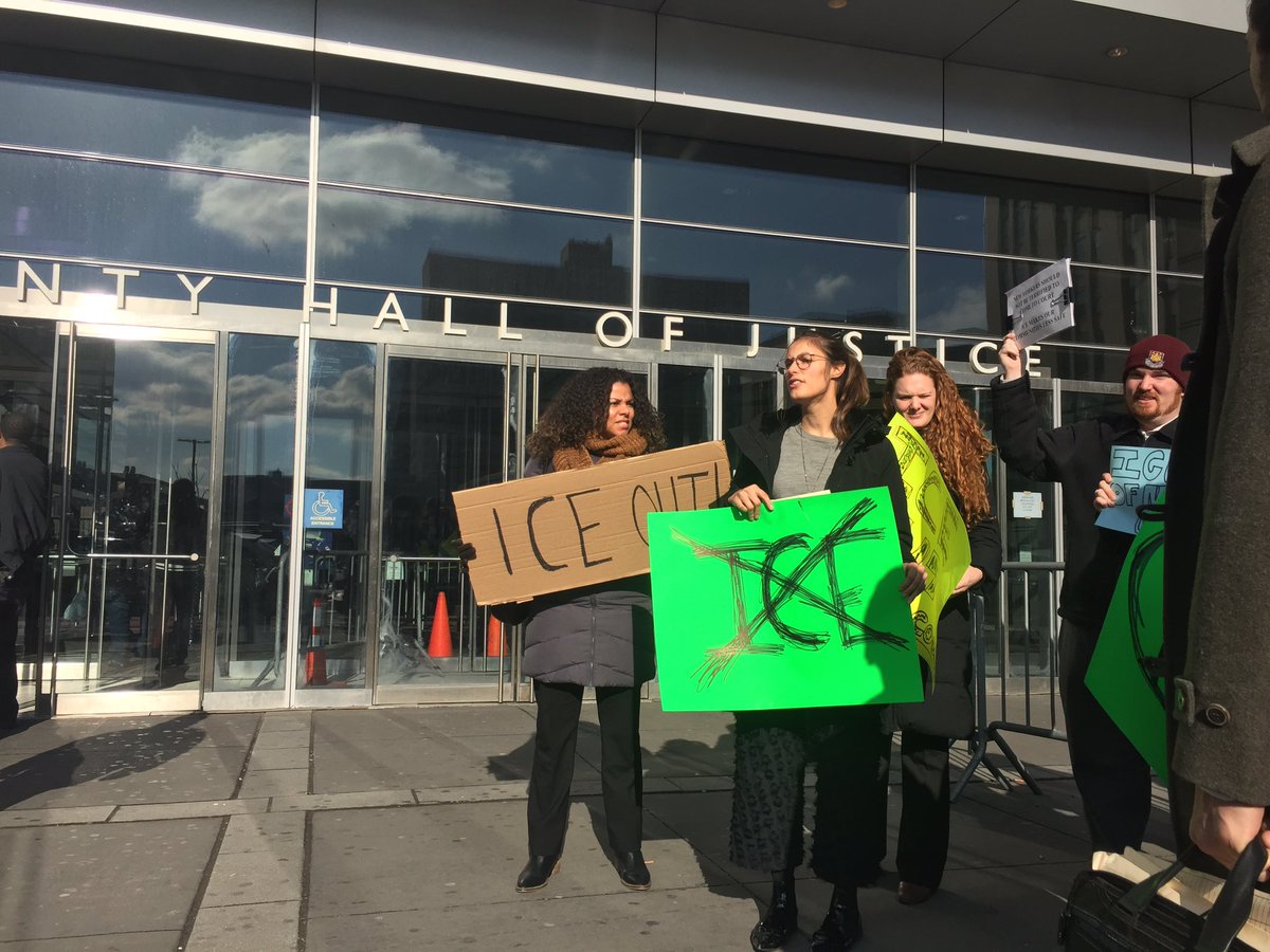 DeanMeminger's tweet photo. #Breaking #LegalAid Lawyers walk-out of #Bronx Court after they say #immigrant college student arrested by #ICE in courthouse. Calling on #NYS Chief Judge Janet DiFiore to implement policy to prohibit Immigration &amp; Customs Enforcement agents from entering Court property. https://t.co/IJGqHMCyoB