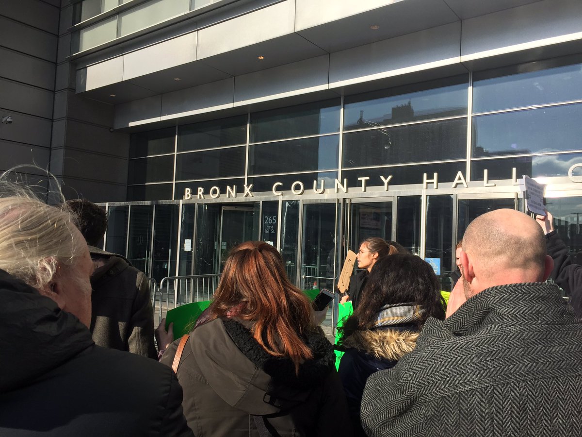 DeanMeminger's tweet photo. #Breaking #LegalAid Lawyers walk-out of #Bronx Court after they say #immigrant college student arrested by #ICE in courthouse. Calling on #NYS Chief Judge Janet DiFiore to implement policy to prohibit Immigration &amp; Customs Enforcement agents from entering Court property. https://t.co/IJGqHMCyoB