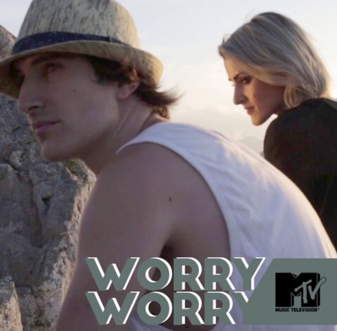 BAREI_MUSIC's tweet photo. F•A•M•I•L•I•A estoy feliz al saber que la colaboración que hicimos @RealPorta y yo en WORRY WORRY está sonando cada vez más en Latinoamérica y que ha entrado a rotar en @MTVLA , pero sólo con vuestros votos y difusión se mantendrá en lista...RT? 🤟💪😘 https://t.co/FnUPYawXEI