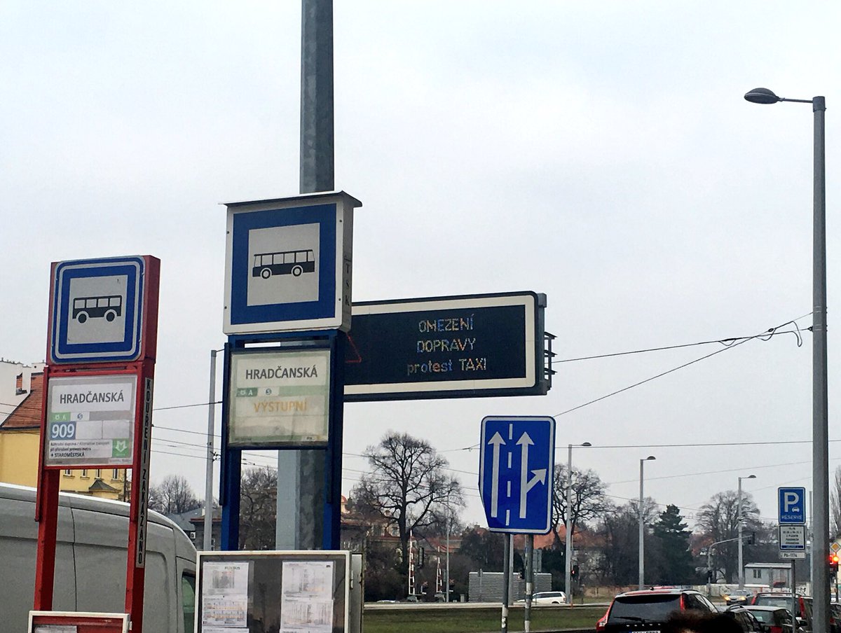 lenka0064's tweet photo. Omezení dopravy aka #protesttaxi... vypadá to skoro jako billboard. #BudeLip https://t.co/qWoYXFSEJZ