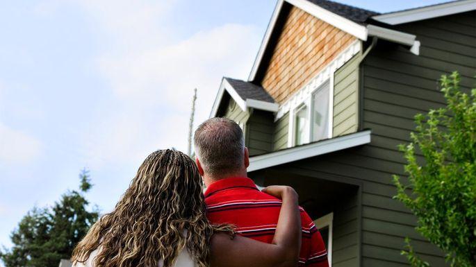 realtordotcom's tweet photo. 8 dumb reasons people can't buy a home https://t.co/BtvkdJYvWz #ThursdayThoughts https://t.co/wFxRzdNPrU