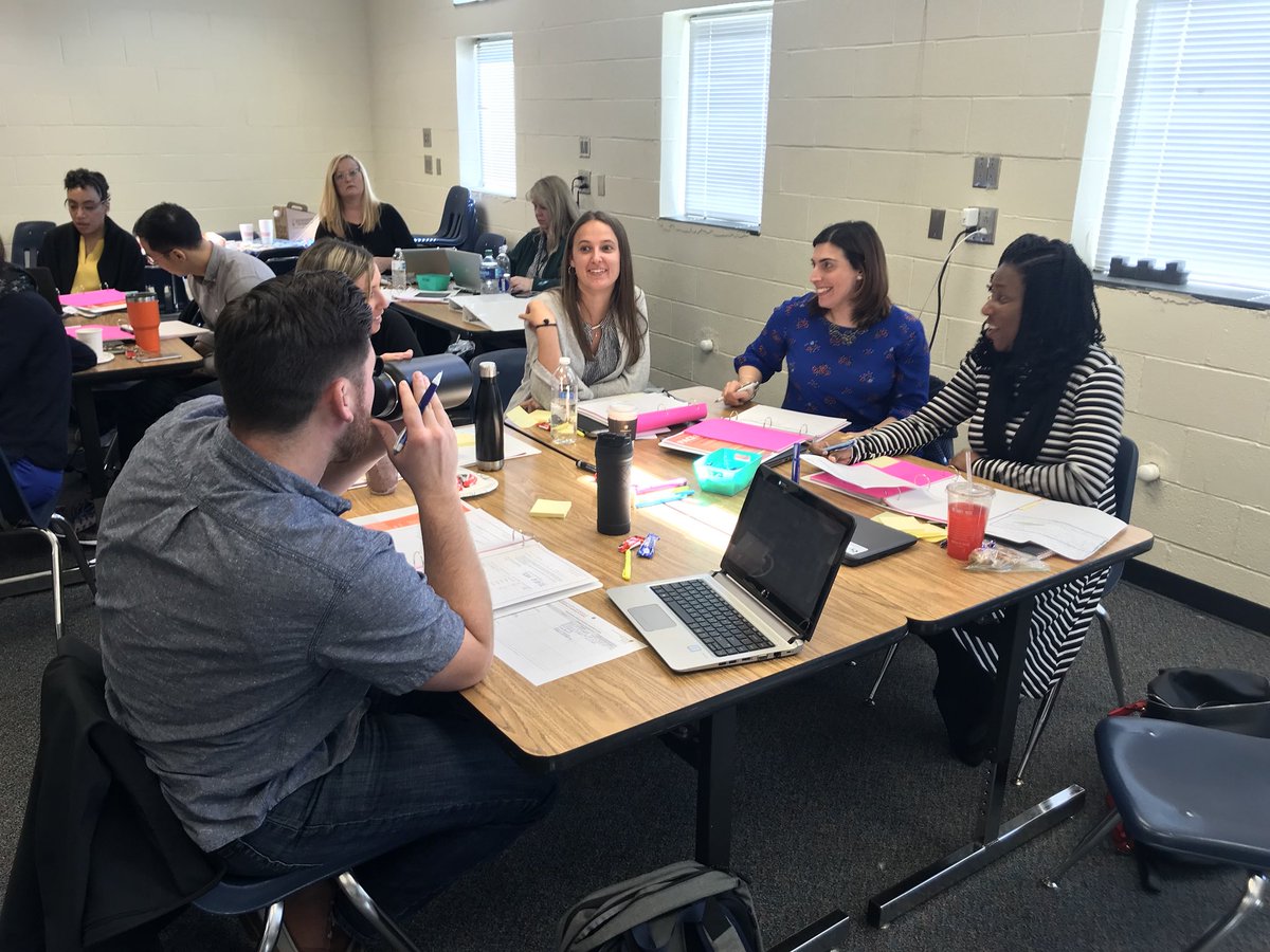 CMS_LLA's tweet photo. Great conversations and learning happening today with the awesome teacher leaders from across #CMS selected for our #ELServices Council of the Great City Schools project! #rigorousinstructionforELs #ELs #ESL #CGCS #academicconversationsinmath https://t.co/bh3jummRqf