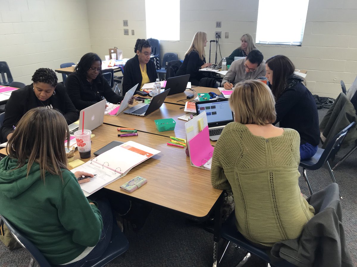 CMS_LLA's tweet photo. Great conversations and learning happening today with the awesome teacher leaders from across #CMS selected for our #ELServices Council of the Great City Schools project! #rigorousinstructionforELs #ELs #ESL #CGCS #academicconversationsinmath https://t.co/bh3jummRqf