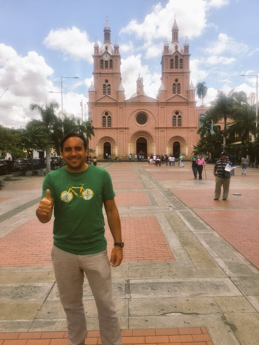 mario_sabato's tweet photo. Sigo sin poder creer lo que estoy viviendo!!! Gracias Buga, gracias de corazón!!! Me encantó volver a esta maravillosa ciudad pero jamás me imaginé tanto cariño de la gente!!! Otro día inolvidable!!! https://t.co/9OoKcysoEQ