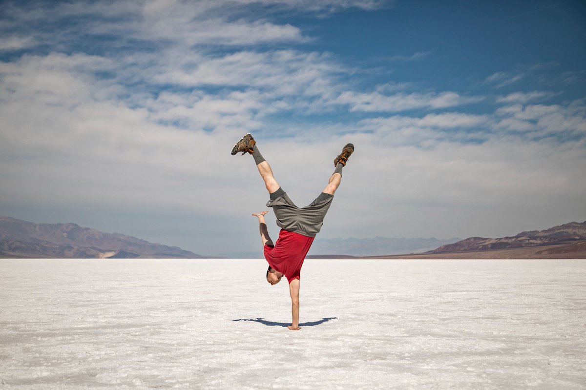 MrktngMatters's tweet photo. Digital Marketing doesn't have to leave you standing on your head. Talk to us about how we can help. 

https://t.co/npACMgMkHu
#dbsdm17 #SocialMediaStrategy #digitalmarketing https://t.co/2ehdsqd5eq