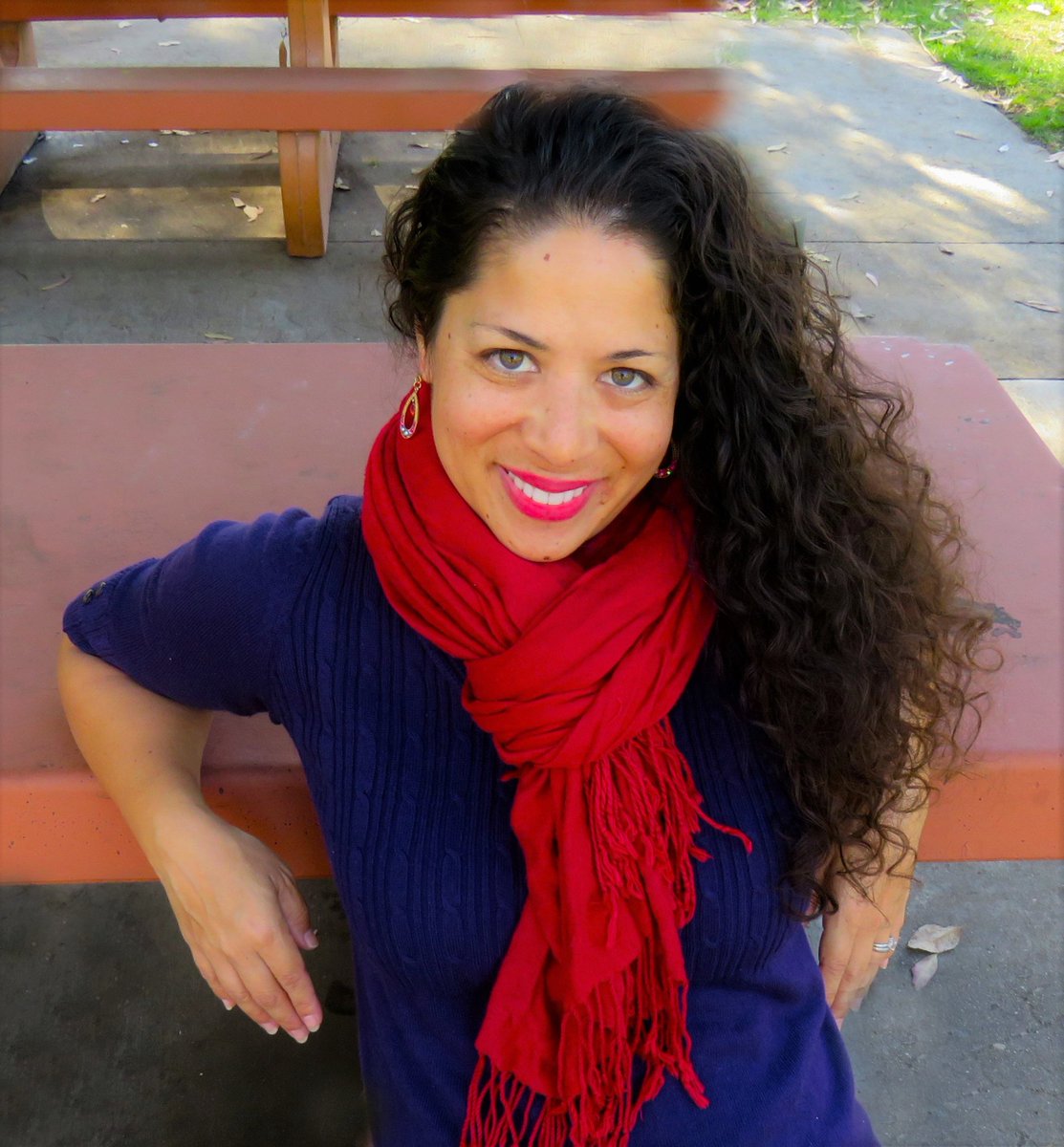 DarshanaBeauty's tweet photo. I only used Darshana on my hair today! GOOD HAIR DAY! #goodhairday #hair #beauty  #racheltrue #health #la #darshana #curlyhair #naturalhair #losangeles #teamnatural #love #blonde #friends #yoga #transform #ThursdayThoughts #curls #washandgo #healthyhair #curlmart #naturallycurly https://t.co/2TwmMiNHS4