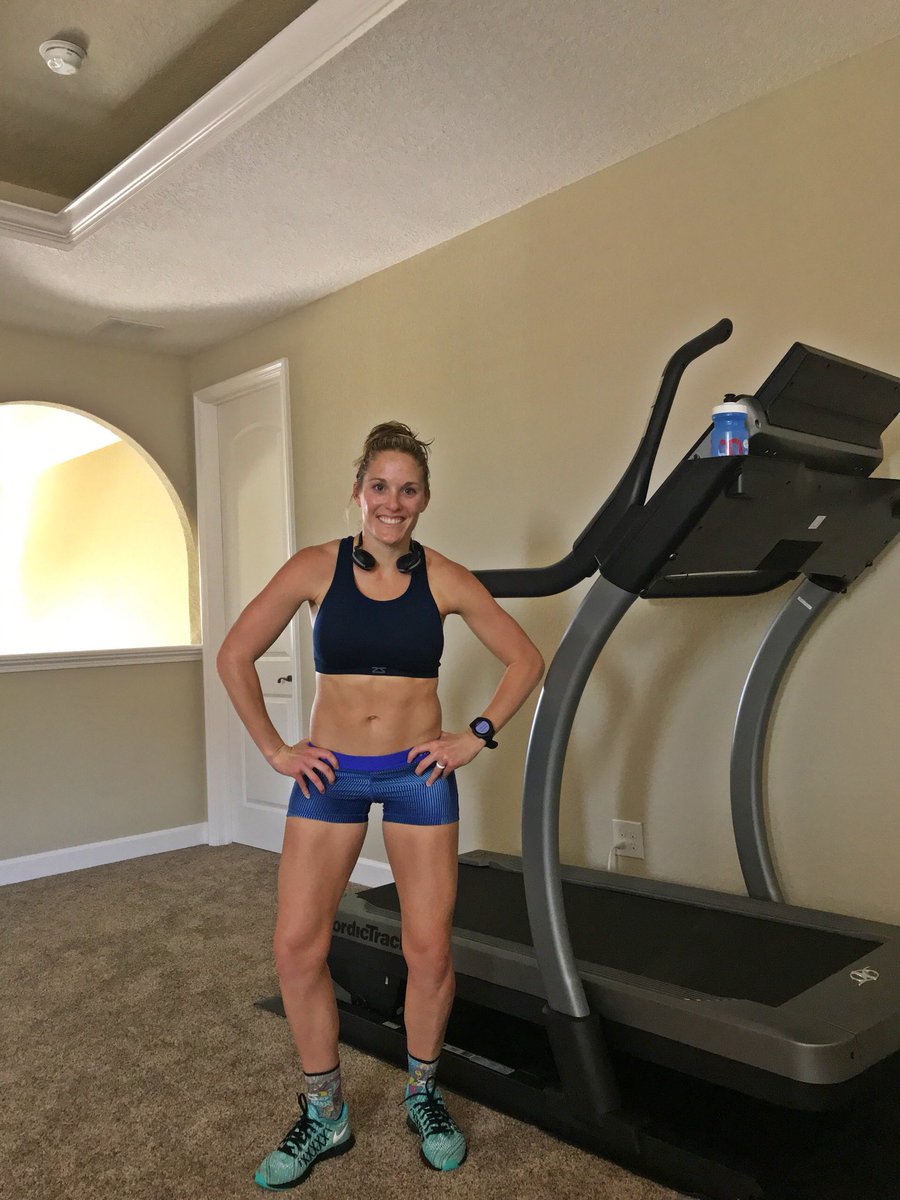 Gymgirldani's tweet photo. Treadmill miles are tough 💪🏼 @NordicTrack @GarminFitness @66Audio @nuunhydration @Zensah #Treadmill #runner #BeatYesterday #RunHappy #fitfam #runchat https://t.co/DS5EnG4Q66 https://t.co/PIfvMVO7Kw