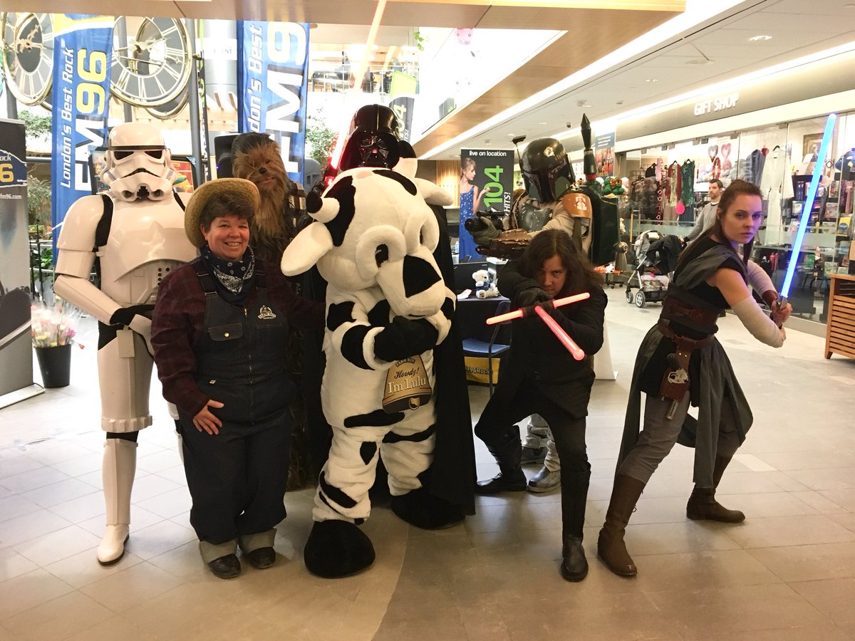 FarmBoy's tweet photo. Farm Hand and Lulu are having fun today @CHFHope #CorusRadiothon! Excited to support such a great cause! #CommunityPartner #LdnOnt #ExeculinkCares https://t.co/ET499P9Tee