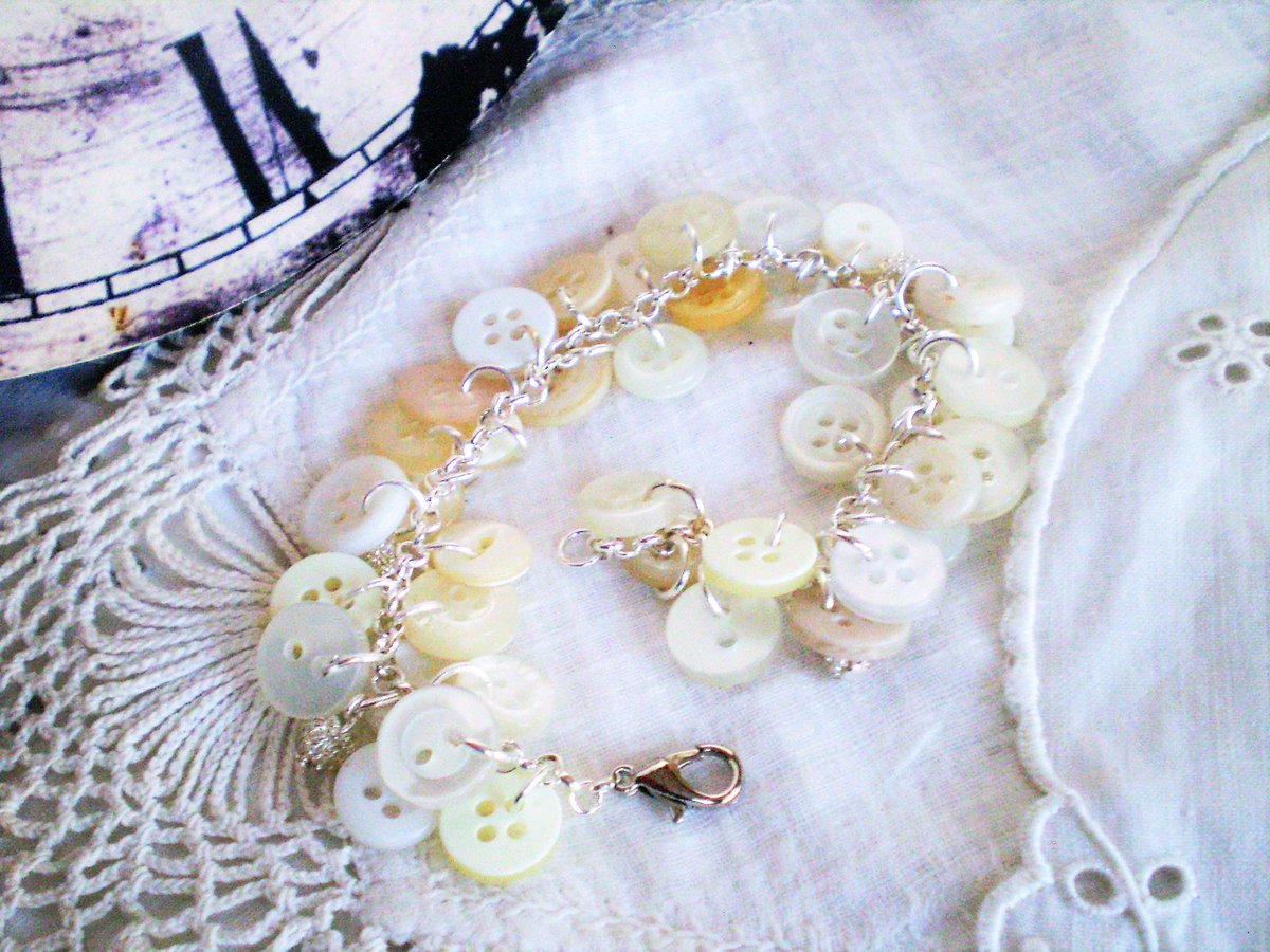 Joannetcetera's tweet photo. Love the #quilting reference!! Thanks for the kind words! ★★★★★ "I absolutely love this bracelet.  It is really super cute, and all of my quilter friends love it!  " ecrusymphony
#buttonjewelry #repurposedjewelery #sewinggift https://t.co/01uLuwpB8n https://t.co/5Dw6cEbsY8
