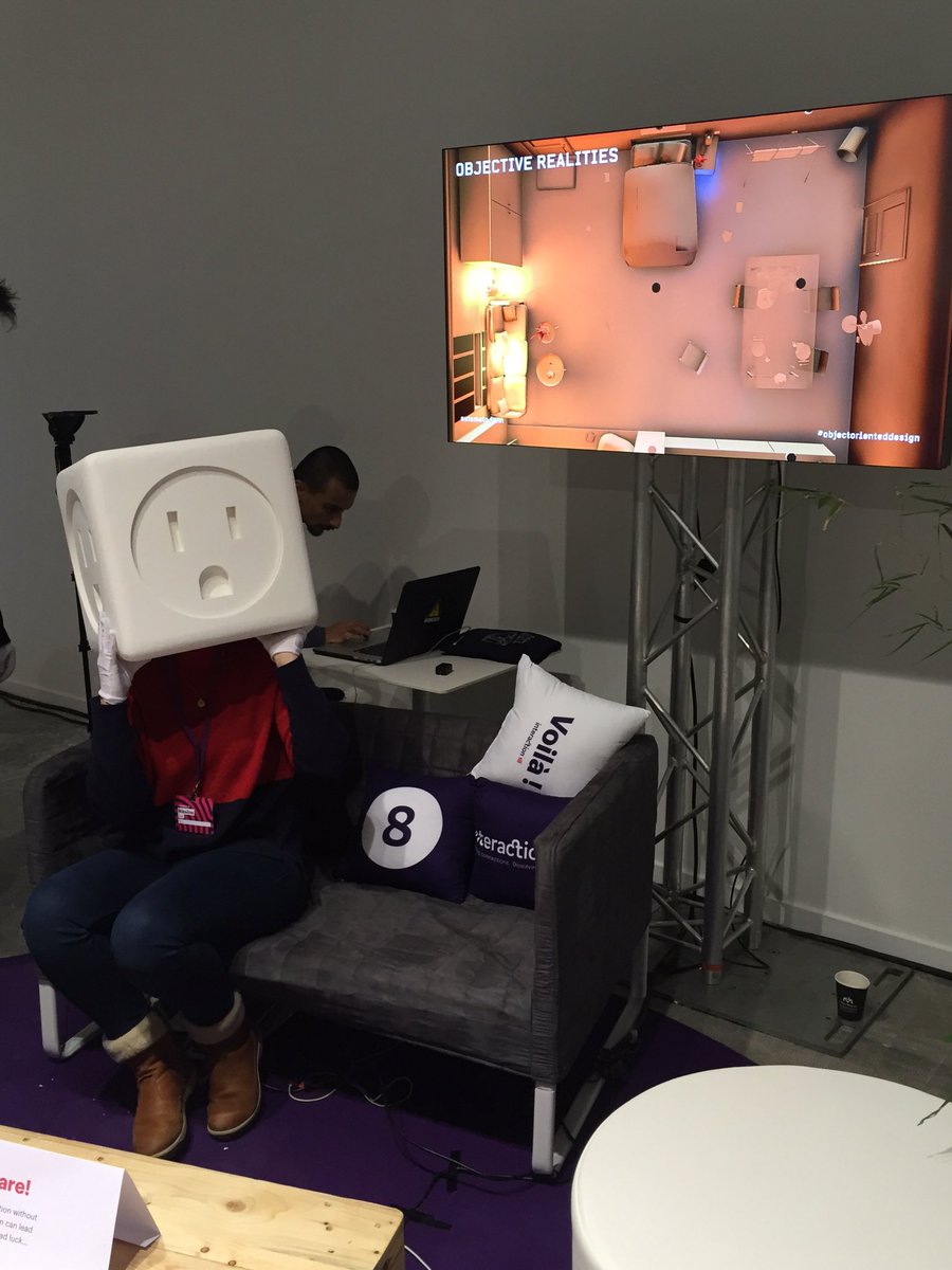 nabilthalmann's tweet photo. #ixda18 #ixd18 C'était aussi des coussins, de l'humour, des gens bizarres, des étudiants qui ont des questions ;-) 
Et surtout une envie après tout ça de continuer à batailler pour apporter sa petite pierre positive https://t.co/xgoPdwHhFK