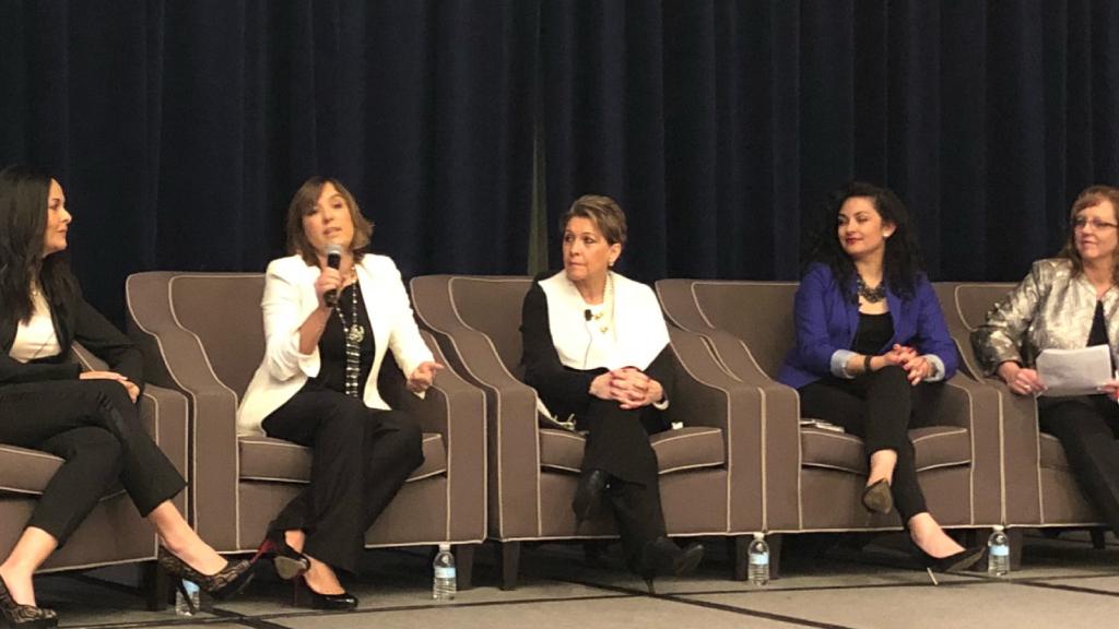 JNJNews's tweet photo. Congrats to #JNJ's Duda Kertesz for being named a Top Corporate #Latina Executive of the Year and #JNJ's HOLA for being recognized as a Top Employee Resource Group by @LATINAStyleMag! #LS502018 #LatinaExecutives https://t.co/sH6PS2CLjk
