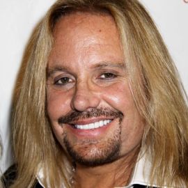 Today February 8th, 57 years ago singer was born.
Happy Birthday Vince. 