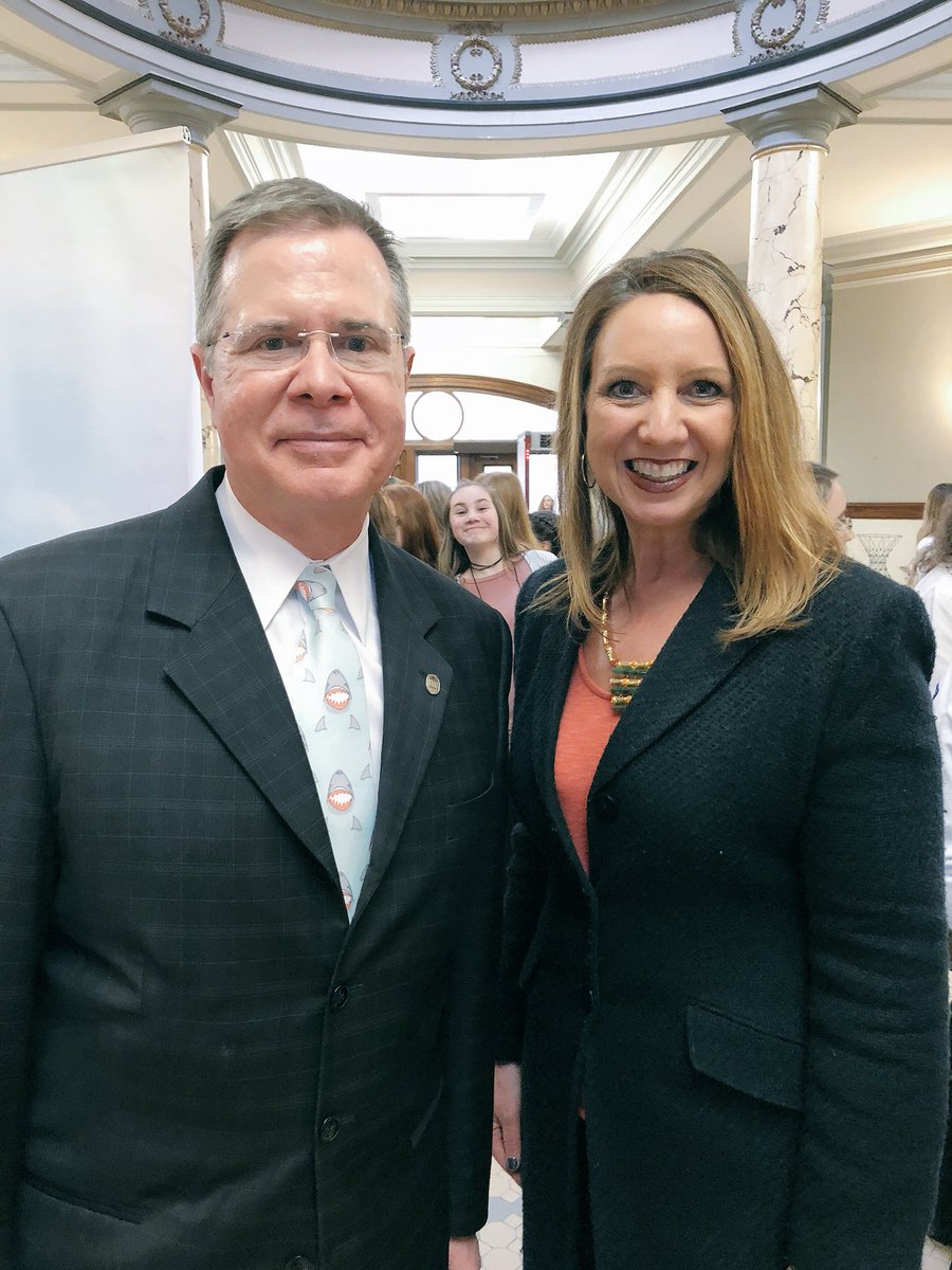 leighannross2's tweet photo. Thank you Chancellor Vitter for joining us at Pharmacy Capitol Day! #hottytoddy #pharmacyadvocacy #UMAC @UMchancellor @OleMissRebels @UMMCnews @olemisspharmacy https://t.co/CpmyQxcN8H