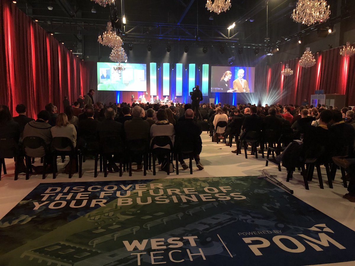 steffi_rijs's tweet photo. #Innovation: be curious, look beyond your network and involve academics #disruptival @kortrijkxpo https://t.co/dVQKdeuLvw