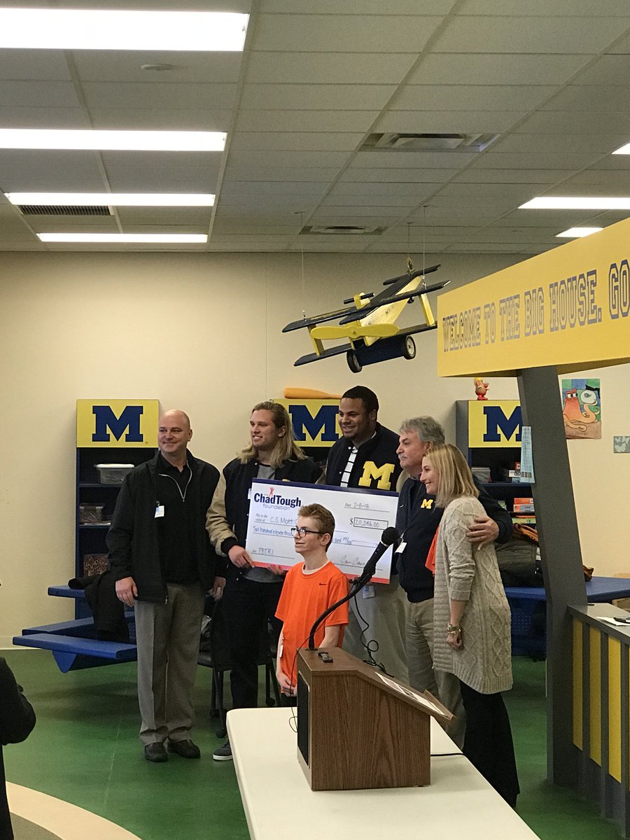 ZacMiklja's tweet photo. Thank you to the ChadTough Foundation and the Michigan Athletic community for their endless support of the Pediatric Brain Tumor Research Initiative taking place here at the University of Michigan! #ChadTough #CSMott #GoBlue #umichmed https://t.co/kDhKiLK0dE