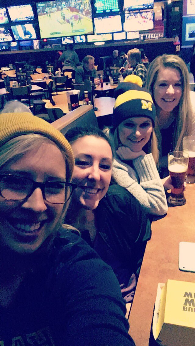 haleyestevens's tweet photo. MiLife brought us together, but beer makes us friends 🍻🎉 #valentivegascontest #liveMiLife #myfriendsdonthavetwitter https://t.co/wuCZJ5a8WA