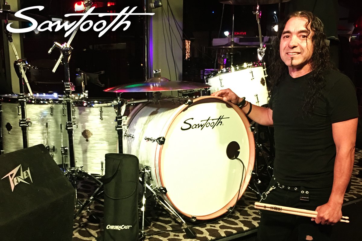 Sawtooth_Music's tweet photo. #Sawtooth Artist #ChadCancino with his command series kit at his latest gig.
Learn more about our #CommandSeries #drums here: https://t.co/7NMuAWdiZC #SawtoothDrums #Drums #Drum #DrumKit #DrumKits #DrumSet #Drummer #Drummers #SawtoothCommandSeries #DrumSets #DrumLife #DrummerLife https://t.co/e3R1XgY8EF