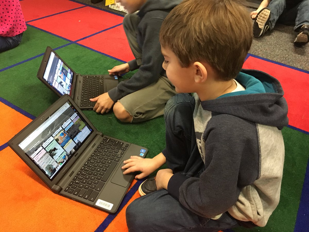 Miss_Treacy's tweet photo. Third graders learning about Loom #bestdayever #sharingthinking #heahawkpride #epspride https://t.co/2QCwSbtuOt