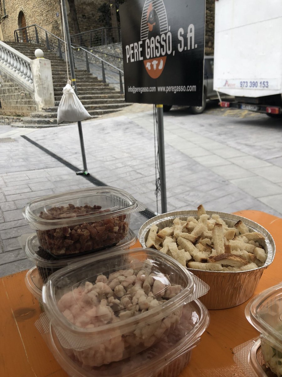 dimonivermell73's tweet photo. Gràcies per fer possible un any mes #dijousllarder #DijousGras @ousroig #peregasso #raldavinyo #laxicoia @ajuntamentsort #PallarsSobira @BatlliudeSort #forners i #carnicers https://t.co/jn3z7BErgy