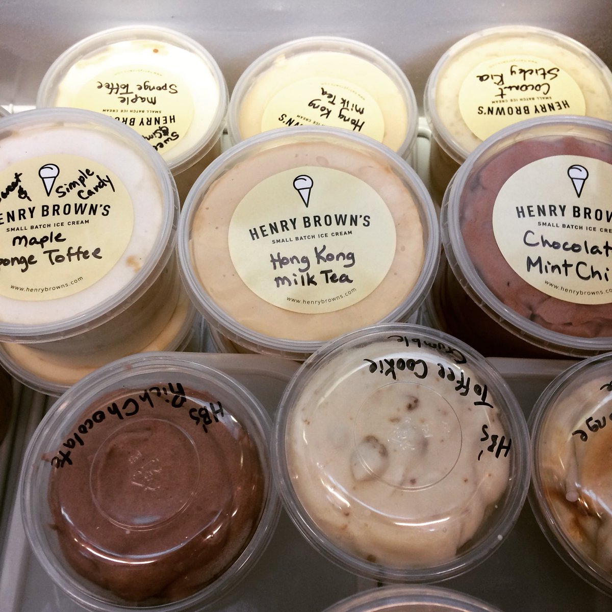 Henry Brown’s to go... because Valentines Day is just around the corner!! ❤️🍨❤️ #henrybrowns #hamontmarket #hamontfood #hamont #hamonticecream #smallbatch #smallbatchicecream #fromscratch #eatlocal #icecream #realdairy #fairtrade #mycustomersrock #valentinesday <a href="/hamontmarket/">Hamilton Farmers’ Market</a>