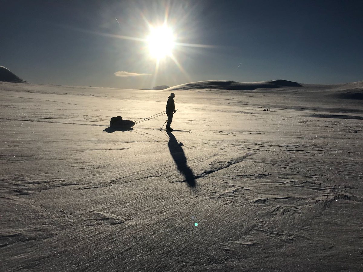 EjercitoTierra's tweet photo. A Spanish captain lives the Winter mountain in #Terningmoen #Norway, at 140km northwest from #Oslo. More info at: 
https://t.co/qU7fasL1xi https://t.co/RWUl4pmIlL