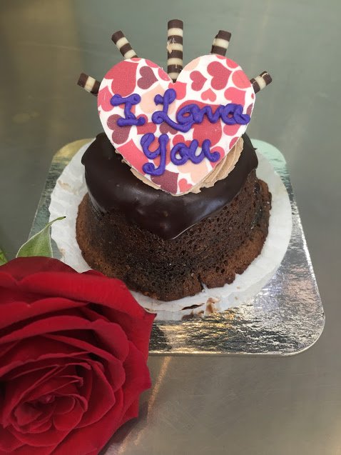 eccentricbakery's tweet photo. Sweets for your Sweetheart! #eccentricinternationalchefs #bestcakeintown #valentinesday2018 #valentinesdaygifts #ValentinesDay #ValentinesTreats https://t.co/aD3qIOPCh6