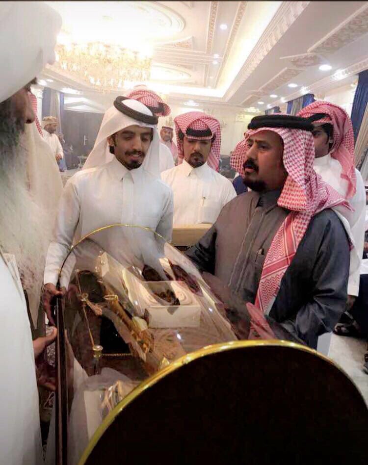 alashlan's tweet photo. تكريمي من قبيلة ال جويعد من بني خالد  بحضور الشيخ عوض ابن اقريعه ومجموعه من اعيان رجال يام وهمدان في مقدمتهم الشاعر عبيان ال سالم https://t.co/R3HxhRw6KS
