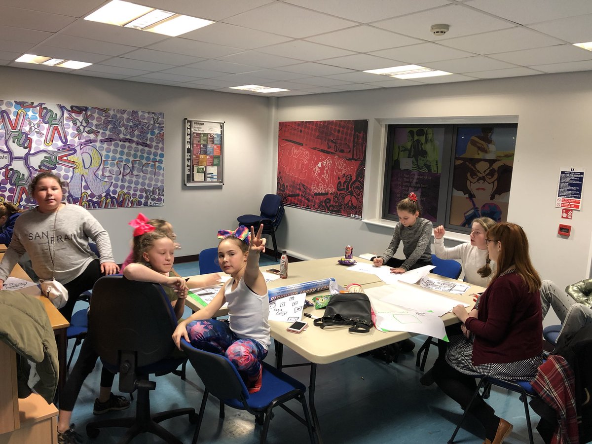 ryanwalkerKYM's tweet photo. Great session tonight in Towerhill, discussing internet safety with the Young People! #SID2018 https://t.co/Ci5rG0CqKU