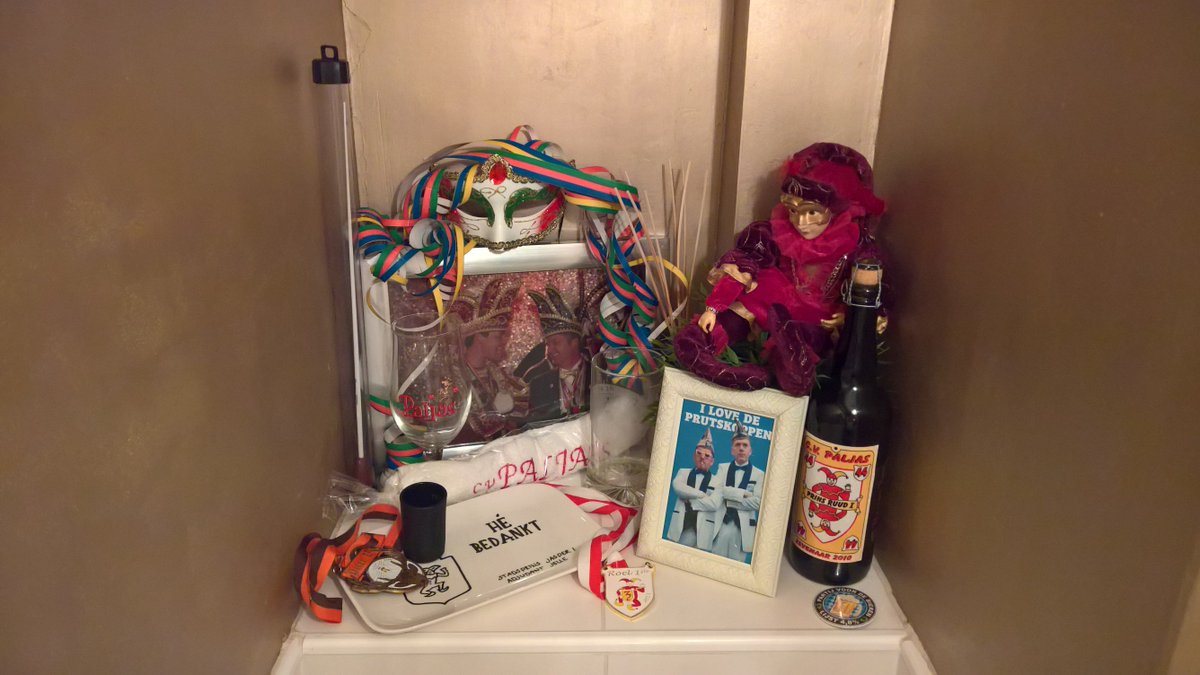Klaar voor de laatste keer bord ophangen bij mij thuis. Ben er klaar voor. Zin in carnaval bij <a href="/paljas/">Paljas</a> met de <a href="/paljasprins/">Paljas Prins</a>