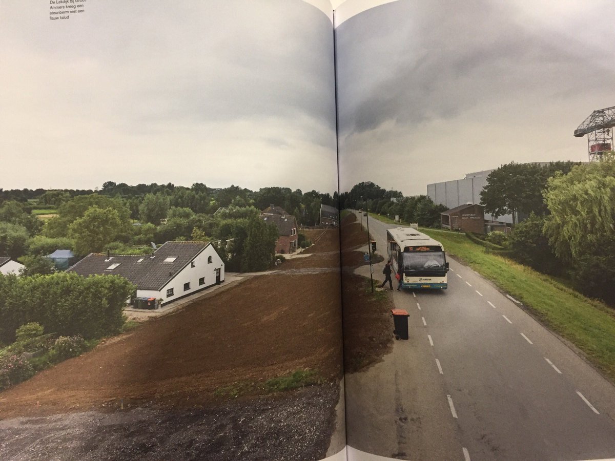 bortkoelewijn's tweet image. Minister Cora van Nieuwenhuizen stuurde me ‘Voorbij de dijken,Hoe Nederland aan het water werkt’ toe. Prachtig! Met hoogwaterbrigade Kampen!