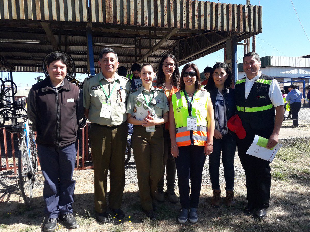 rutadelmaule's tweet photo. Hoy junto a @Carabdechile se realizó capacitación y entrega de elementos reflectantes a empresa @minuto_verde en el sector de #SanCarlos. #Ruta5Sur https://t.co/67xQWJQtUS