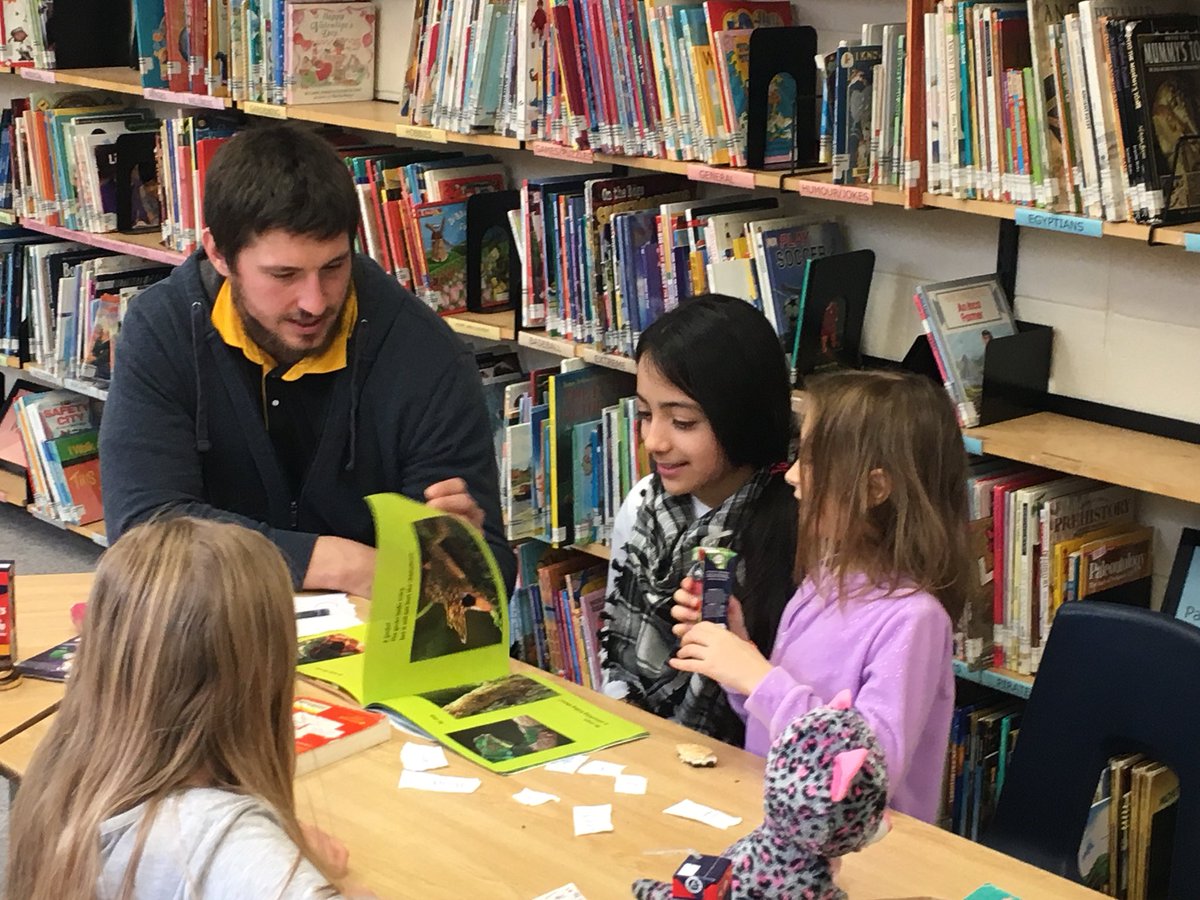 Ticats's tweet image. Leaders on and off the field.

@Capy39 and @Terrell24Davis were at Lincoln Alexander Elementary to participate in their ‘Snuggle Up and Read’ day. 📒 x 🐯

#HamiltonProud #Ticats