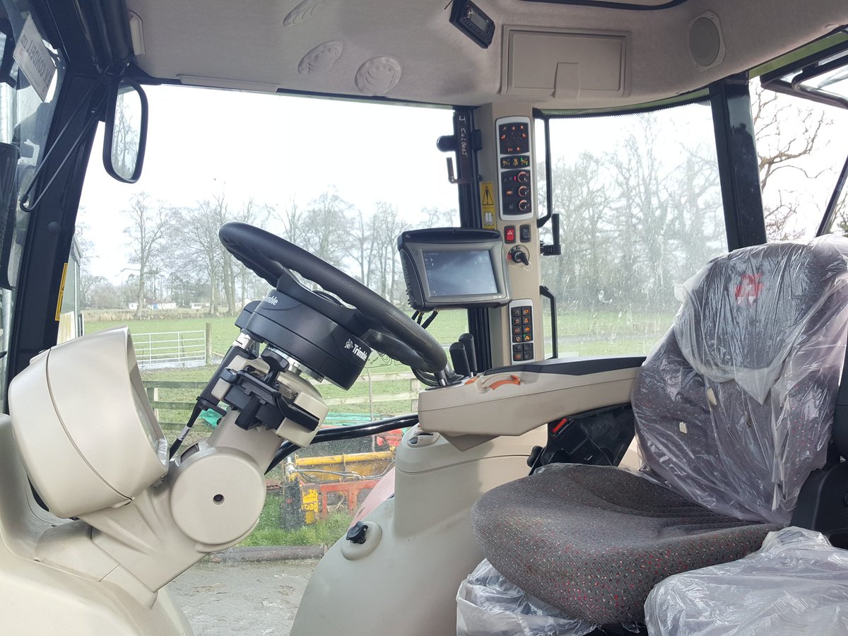 mick_mc_carthy's tweet photo. @Trimble_Ag #CFX750 with #AutopilotMotorDrive fitted to @MF_EAME 7718 Trailing shoe, fertiliser and rolling duties #precisionwithpurpose https://t.co/sayqGIpJgR