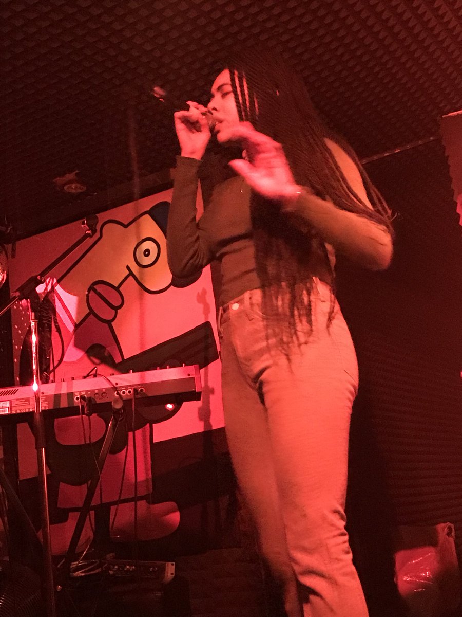 JUMPINSOUNDS's tweet photo. Good to finally get a chance to catch the sweet vocals of @jaz_karis at last kicking of @mahogany #Horizon2018 #JazKaris #Soul #RnB #Mahogany #MahoganyBlog #KingHeadMembersClub #NewMusic #LiveMusic #LoveMusic #Jumpinsounds https://t.co/WSwDIgt38c