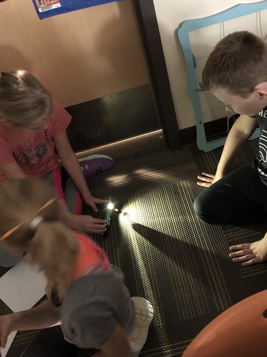 PCMrsShaw's tweet photo. Exploring prisms and different lenses. #lightenergy #science #compasselementary #pcr3 https://t.co/bi2uySKtvK