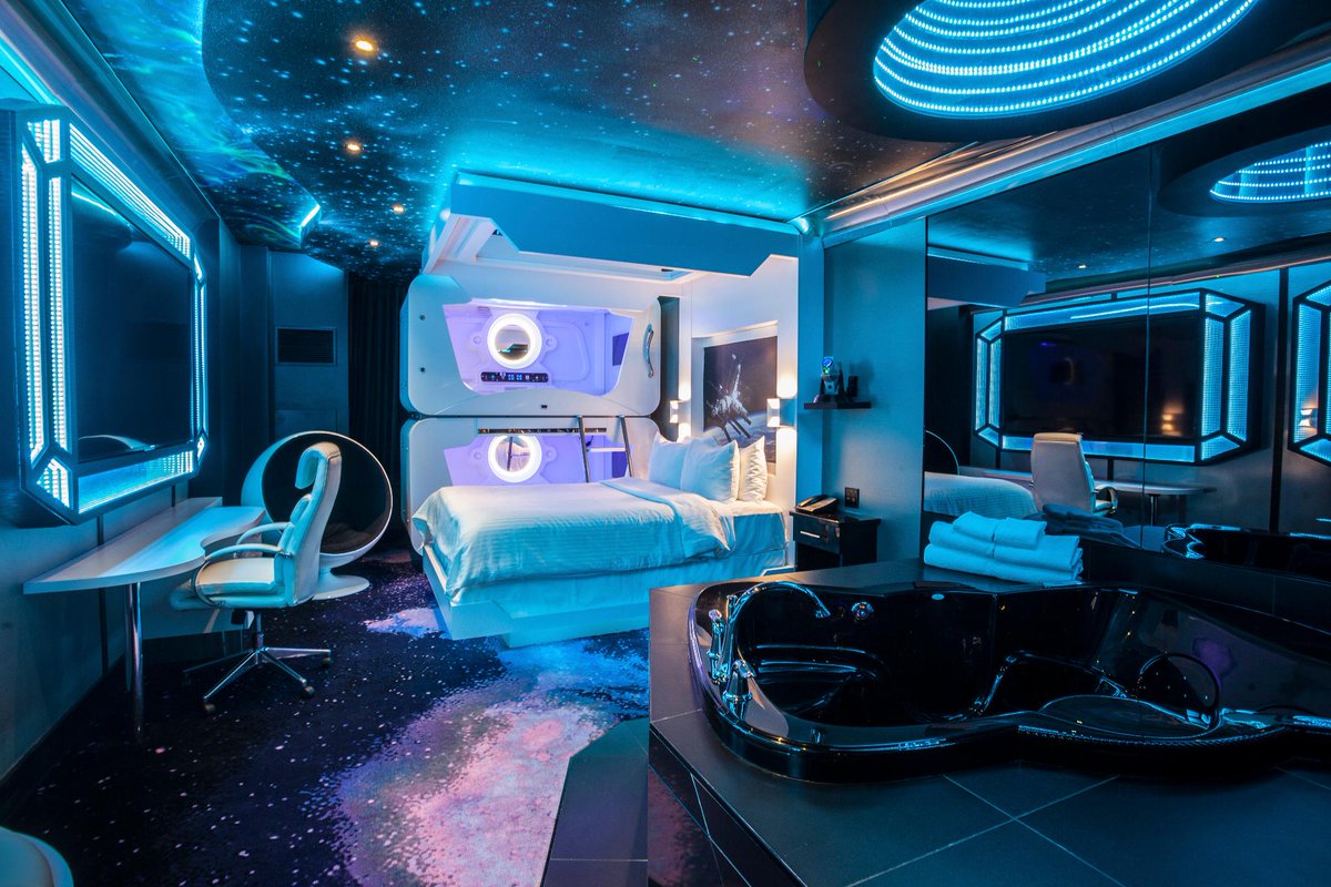 Fantasyland Hotel West Edmonton Mall Theme Rooms Theme Image Fantasyland Hotel West Edmonton Mall Theme Rooms Theme Image