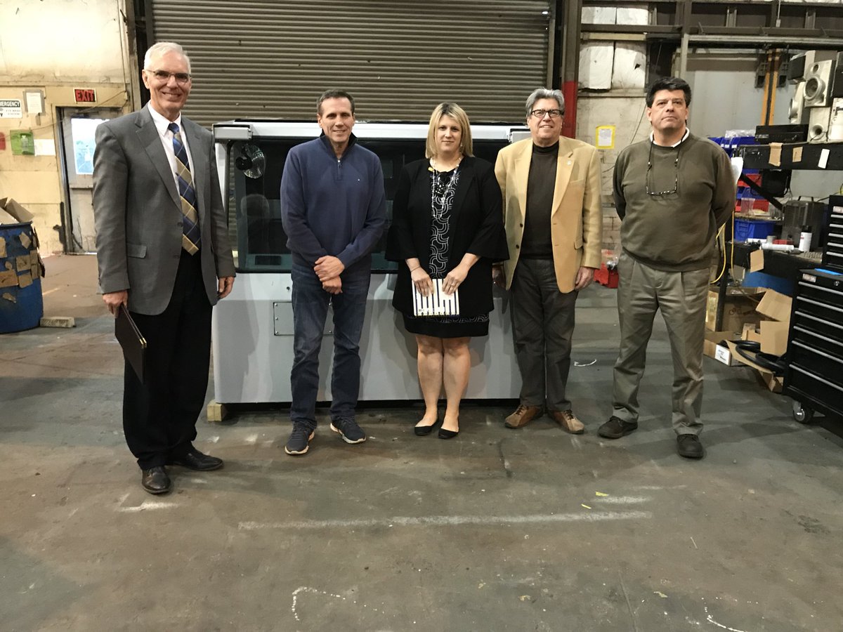 ChooseStephens's tweet photo. Congrats to Stephens County local metal fabricator CMC for awarding every full time, full year 2017 employee a $1,000 bonus!💸👏🏼 Even rural GA companies are sharing in the optimistic future for manufacturers! 📈 #EconDev #1000Bonuses #MadeInToccoa https://t.co/VeqZ632v76