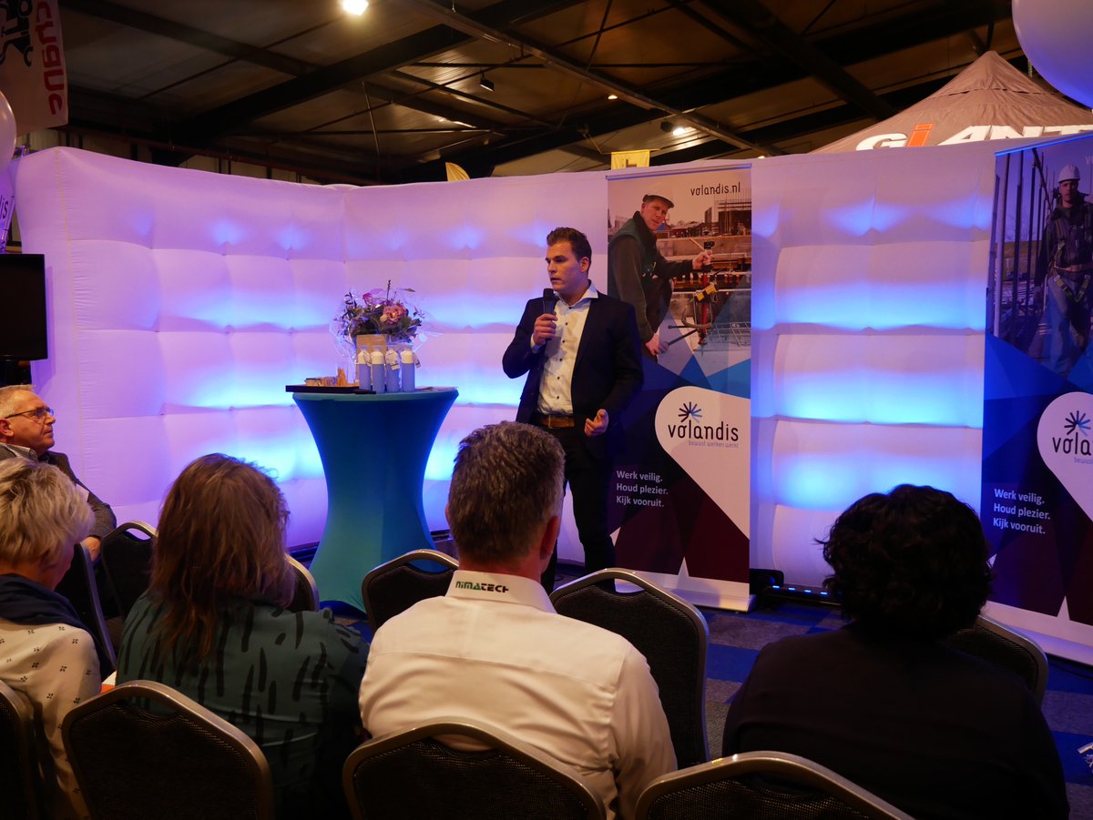 TjeerdHobma's tweet photo. Dank aan alle 4 genomineerden voor de krachtige pitches en dialoog in de Kennisarena @INFRA_EH: Sherpaminiloaders @Nimatech_bv @OosterhofHolman @Roelofsgroep. @VolandisNL zoekt je op voor een interview en vlog met een best practise over #werkveilig #houdplezier #kijkvooruit. https://t.co/ulB3MpZqYu
