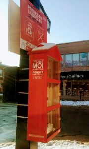 Bannissement des sacs de plastique - Pourquoi ne pas partager nos sacs réutilisables, comme sur sur <a href="/sdcmasson/">SDC Promenade Masson</a> avec la boîte faite en frêne recyclé par <a href="/BoisPublic/">Bois Public</a> ? ♻️🌳@Arr_RosemontPP <a href="/francoiscroteau/">Mr Frank.</a> 
Bannissement 101, impacts et enjeux ➡️  bricabacs.com/2018/02/08/sac…