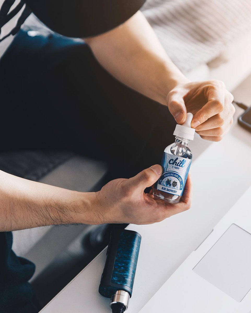 chilleliquid's tweet photo. Take a moment to Chill during a long stressful day of work with Blue Raspberry! 💙 https://t.co/UsmNUaRUL8