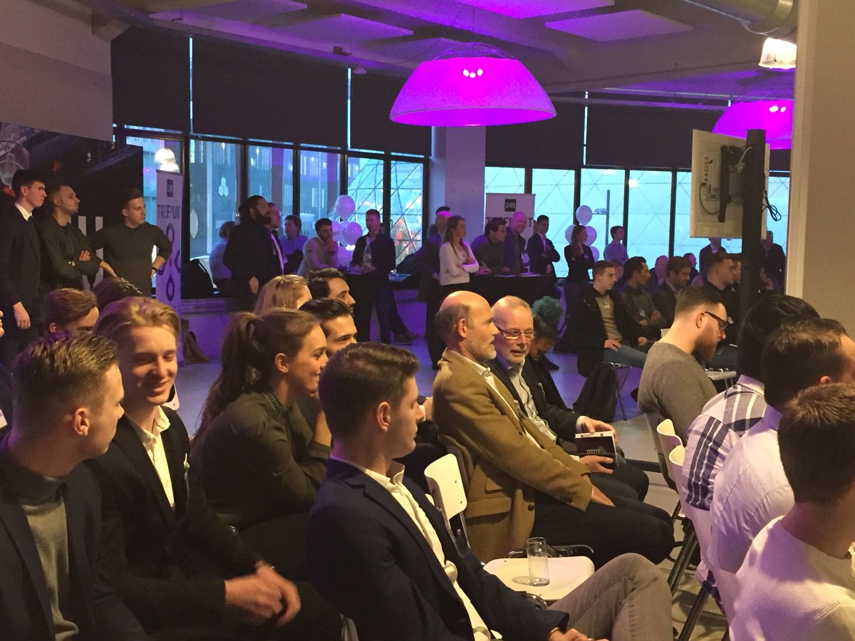 Fontys's tweet photo. 3e editie Fontys Student StartUp Festival groot succes! Mix van kennis, inspiratie, pitches en netwerken. Ruim 250 studenten, studentondernemers en ondernemers aanwezig. #startupFontys #TECforsociety https://t.co/8CME3l0NcF