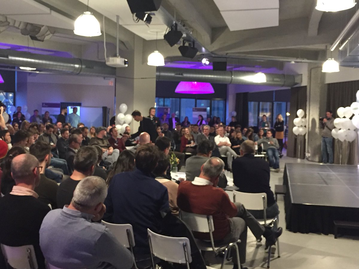 Fontys's tweet photo. 3e editie Fontys Student StartUp Festival groot succes! Mix van kennis, inspiratie, pitches en netwerken. Ruim 250 studenten, studentondernemers en ondernemers aanwezig. #startupFontys #TECforsociety https://t.co/8CME3l0NcF